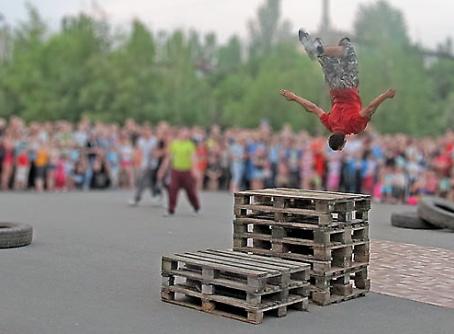 Воинов сказал городу: «Ты это можешь!» Воинов сказал городу: «Ты это можешь!»