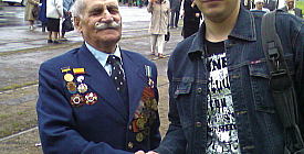 еще есть кому поклониться!