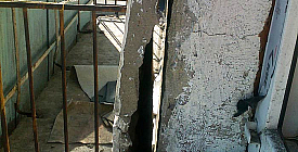 Эй, гражданин, туда не ходи, сюда ходи — плитка по башке упадет, совсем мертвый будешь!